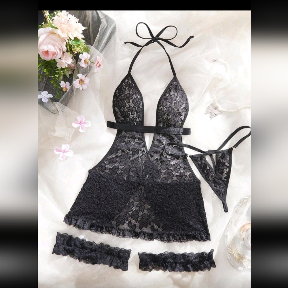 Chic Black Lace Chemise Set